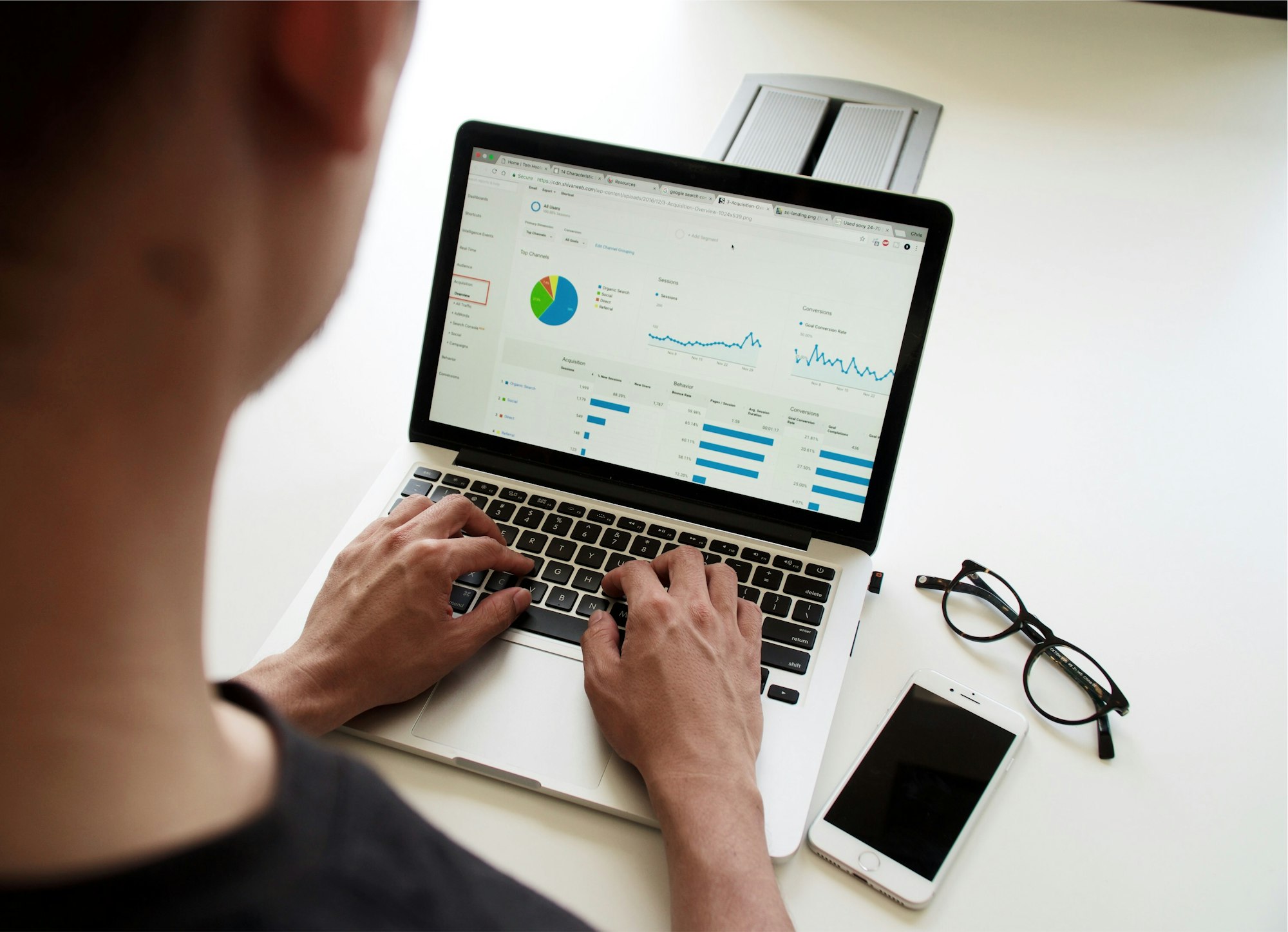 Unlock Your Path to Profitability with Embedded Analytics & GenAI