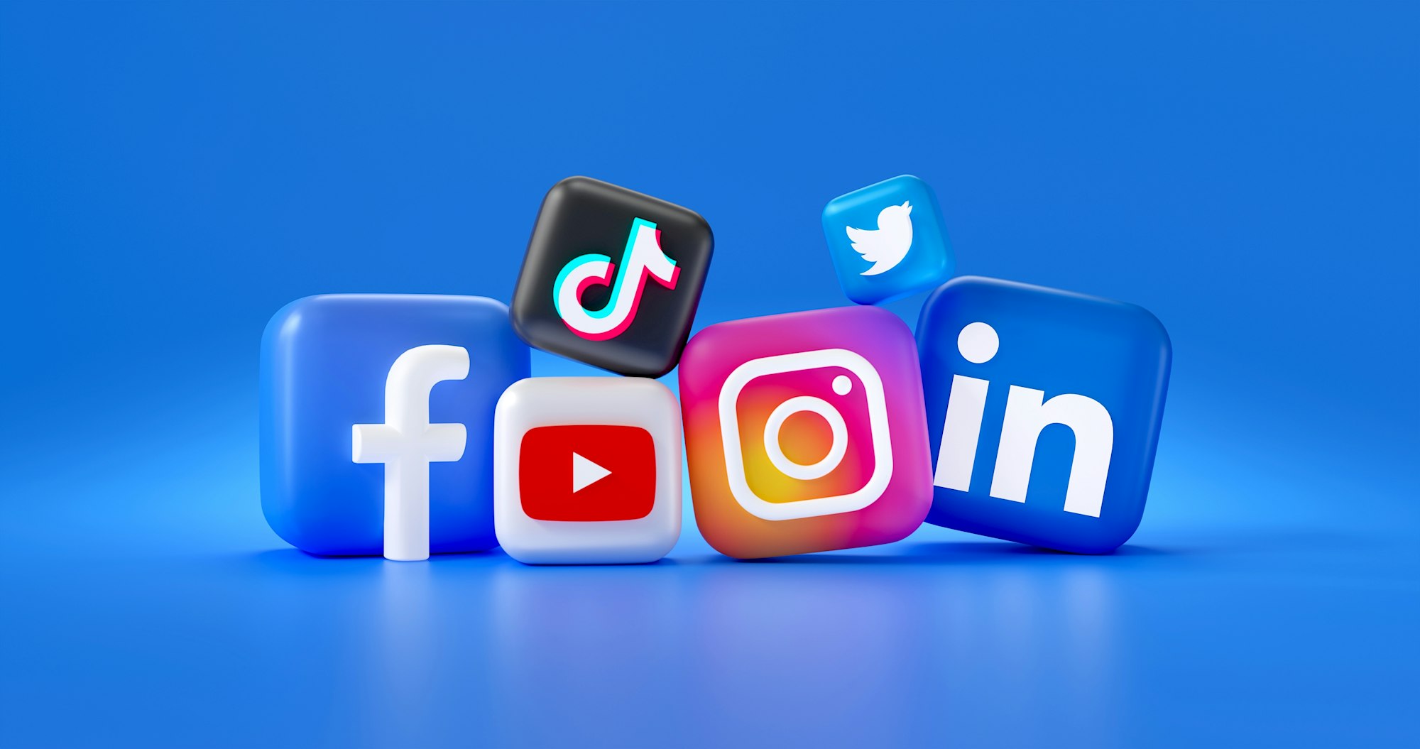 Social Media Management Pricing Breakdown: Freelancer vs Agency vs Hourly and Why Proven ROI is the Best Choice